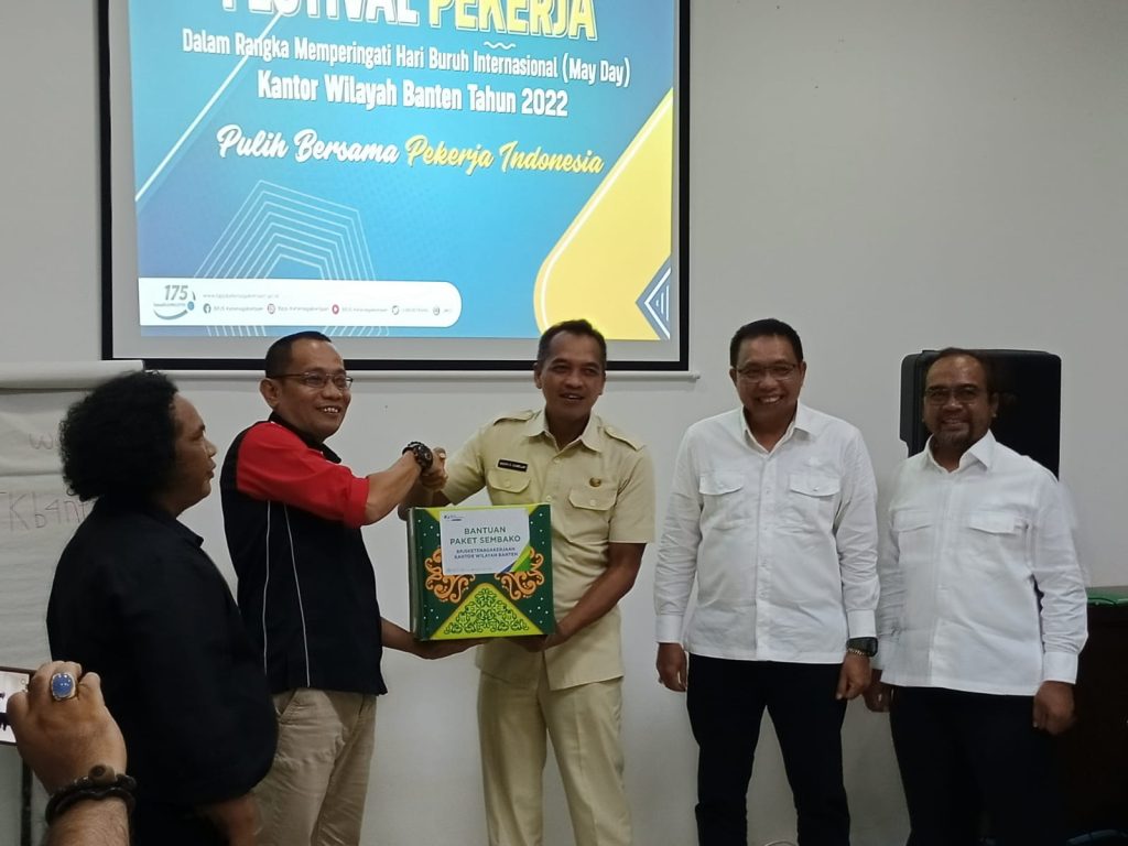 Wisnu Eko Prihartono: Kegiatan Ini Memperingati Hari Buruh Atau May Day Pada Awal Mei Lalu 28 Gambar Wisnu Eko Prihartono: Kegiatan ini Memperingati Hari Buruh atau May Day pada Awal Mei Lalu 27
