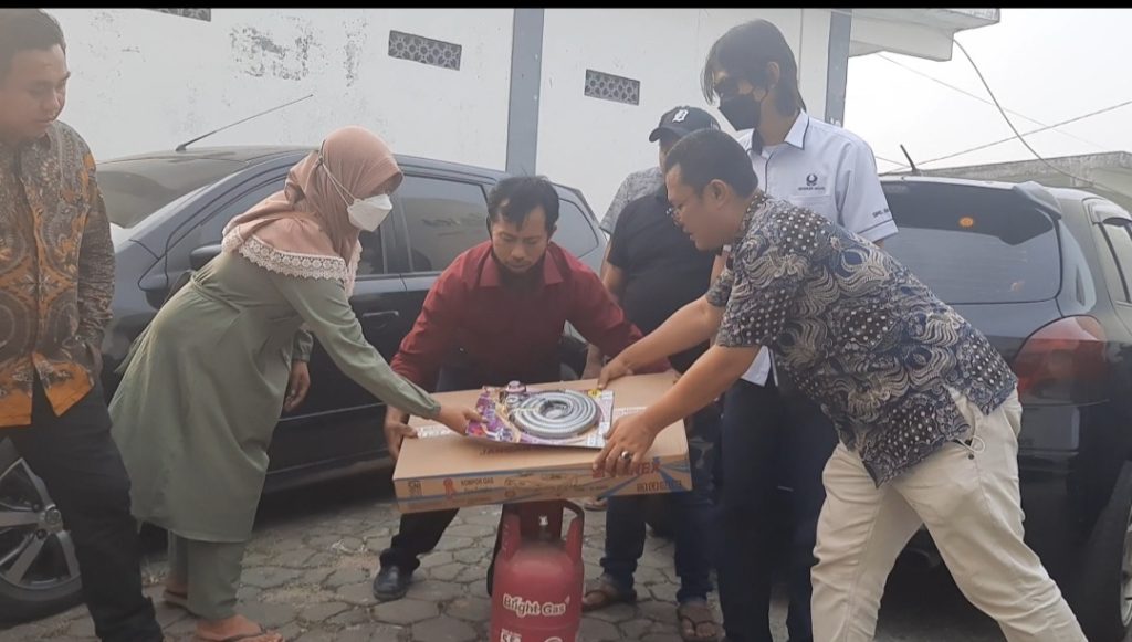 Hiswana Migas Dpc Banten Dan Pertamina Jenguk Korban Letupan Gas Di Lebak 30 Gambar Hiswana Migas DPC Banten dan Pertamina Jenguk Korban Letupan Gas di Lebak 29