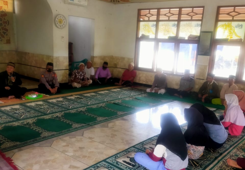 Gambar Guna Meningkatkan Iman dan Takwa, Wakapolsek Cipocok Jaya Rutin Ikuti Pengajian 74