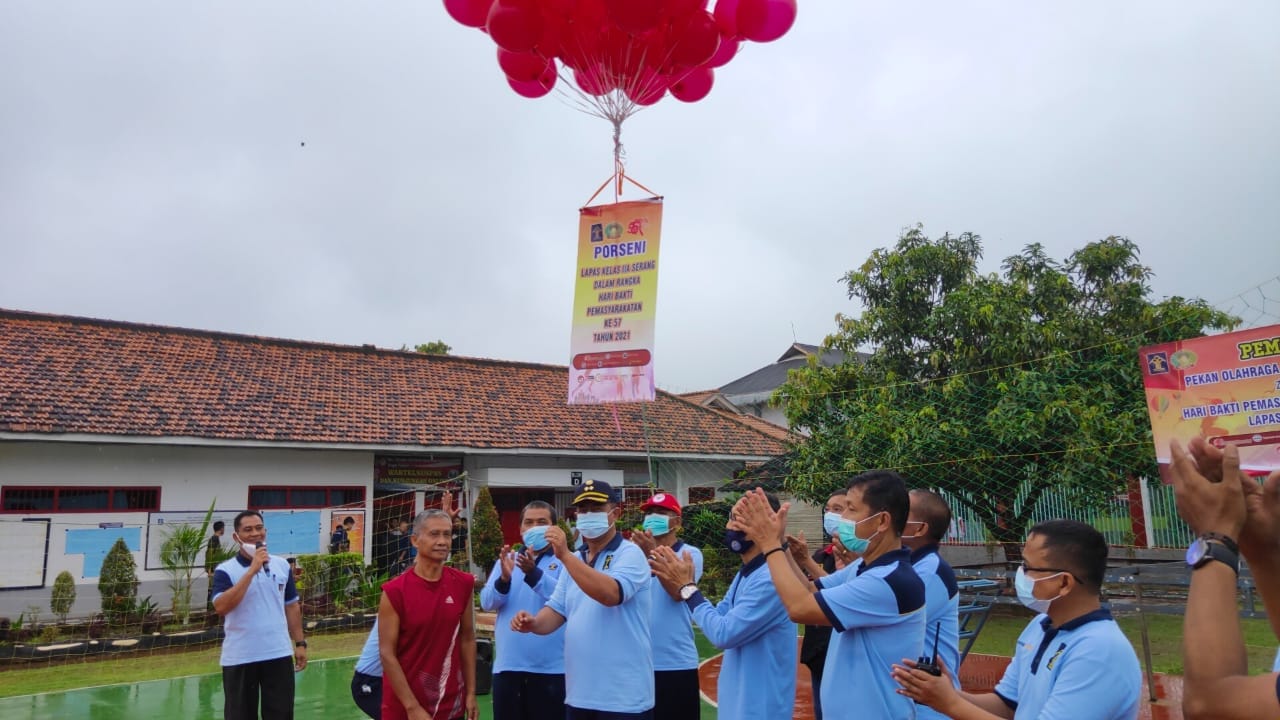 Sambut Hari Bakti, Kalapas Buka Pekan Olahraga Di Lapas Serang 28 Gambar Sambut Hari Bakti, Kalapas Buka Pekan Olahraga di Lapas Serang 27
