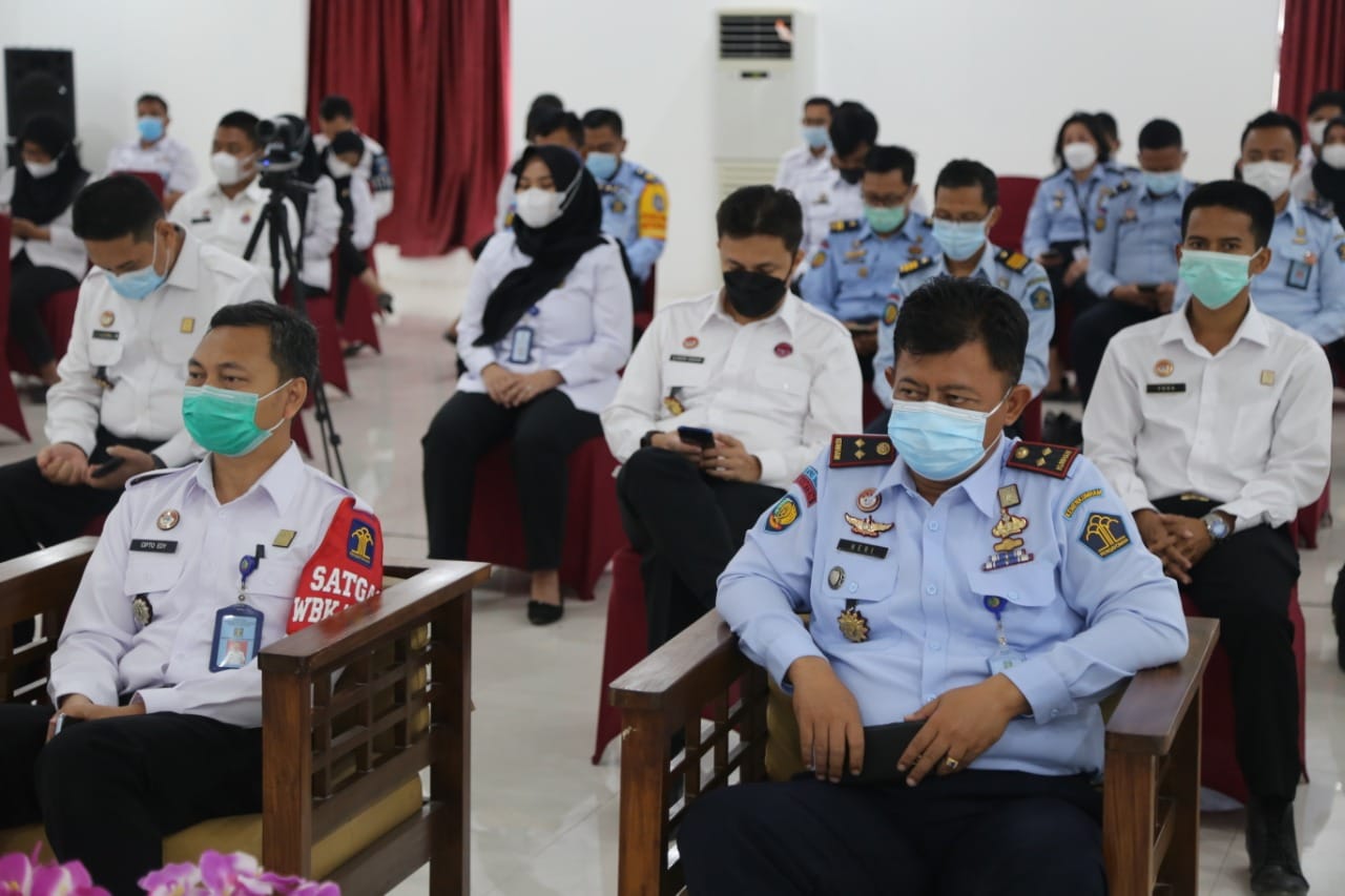 Pembinaan Kinerja Dan Pembangunan Zi Oleh Staf Ahli Menkumham, Kalapas Serang Jelaskan Begini: 28 Gambar Pembinaan Kinerja dan Pembangunan ZI oleh Staf Ahli Menkumham, Kalapas Serang Jelaskan Begini: 27