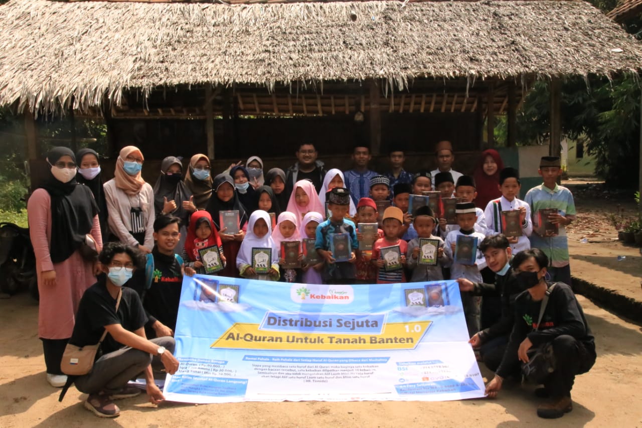 Gambar Komunitas Mengejar Kebaikan Tebar Sejuta Al-qur'an Untuk Tanah Banten 41