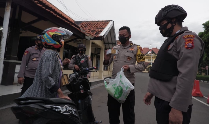 Gambar Guna Antisipasi Gangguan Kamtibmas, Polres Serang Kota Polda Banten Tingkatkan Kewaspadaan dan Kesiapsiagaan 39