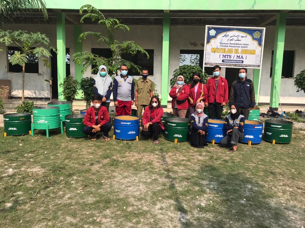 Garteks Peduli Serang Gandeng Kkm 49 Universitas Bina Bangsa Berikan Tong Sampah 28 Gambar Garteks Peduli Serang Gandeng KKM 49 Universitas Bina Bangsa Berikan Tong Sampah 27