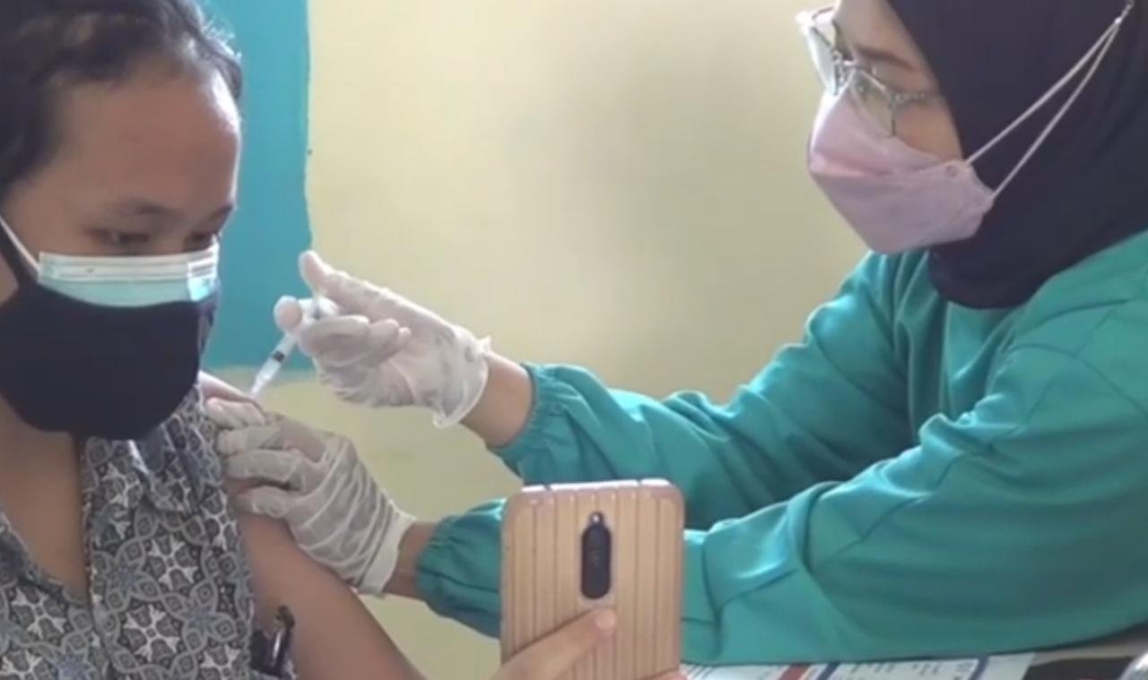 Gambar SMA/SMK/SKH Di Kota Tangerang Telah di Vaksinasi, Sekolah Tatap Muka Siap Digelar 42