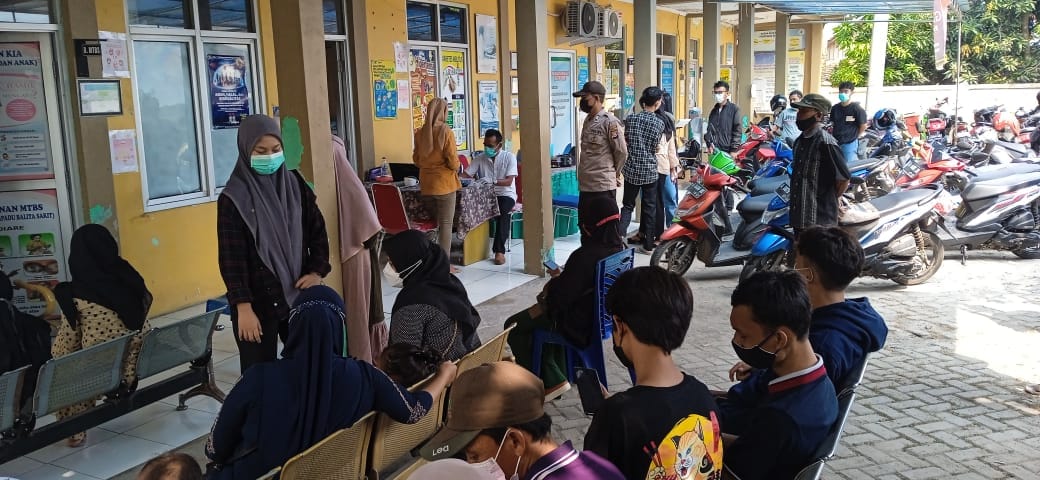 Vaksinasi Covid-19, Polsek Kasemen Polres Serang Kota Pantau Prokes 28 Gambar Vaksinasi Covid-19, Polsek Kasemen Polres Serang Kota Pantau Prokes 27