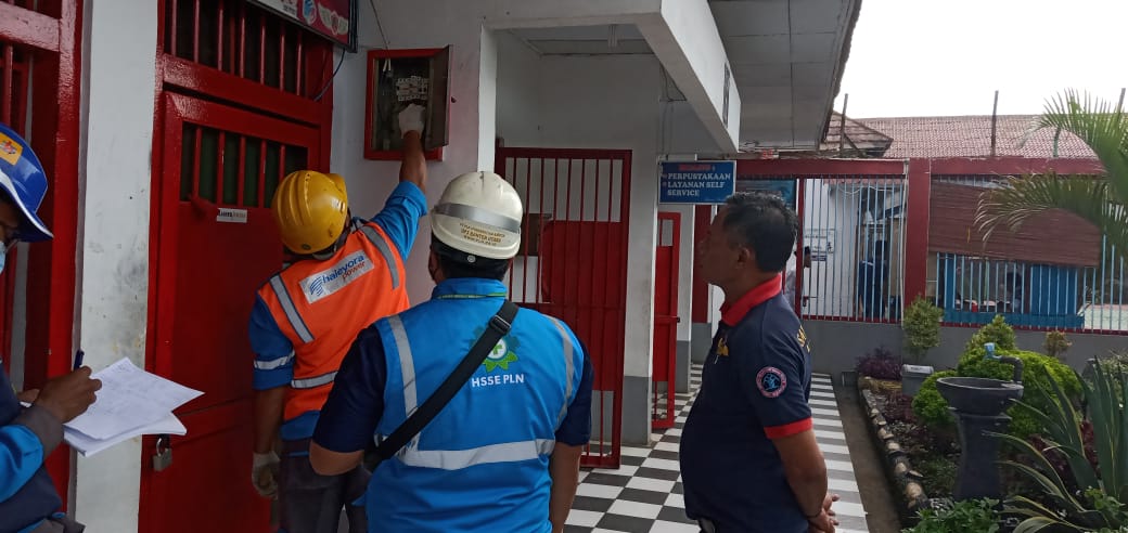 Gambar Cegah Adanya Korsleting Listrik, Lapas Serang Bersama Dengan PLN UP3 Banten Utara Lakukan Pengecekan Arus Listrik 41
