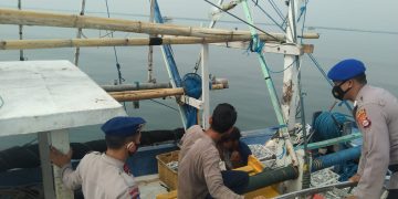 Gambar Patroli Satpolair Polres Serang Kota Polda Banten Monitoring Pasang Surut Air Laut 1