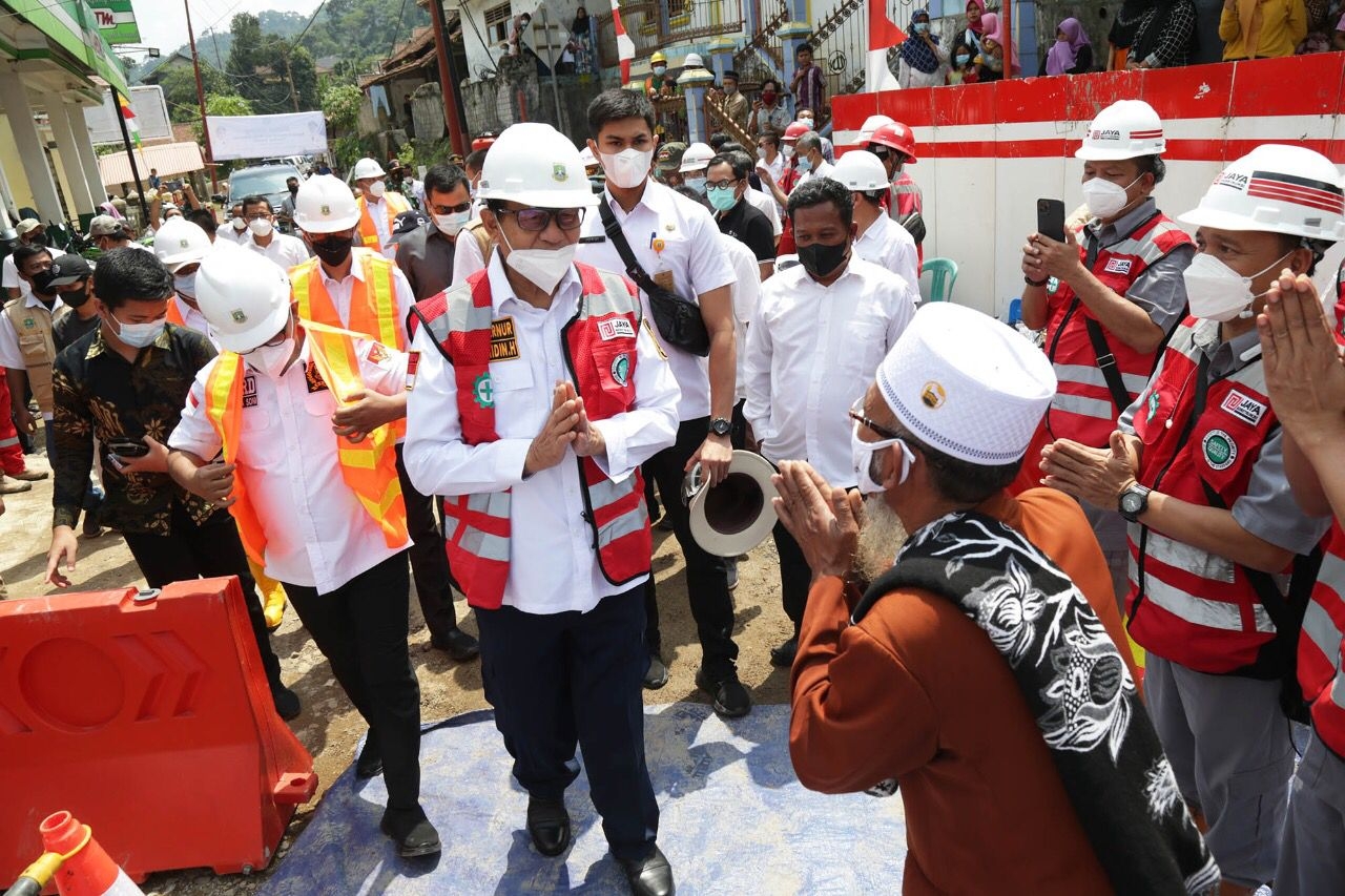 Gambar Gubernur Banten Resmikan Pembangunan Jembatan Ciberang 42