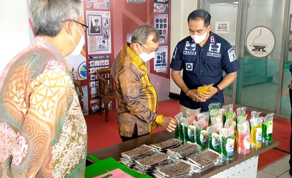 Staf Khusus Menkumham Datangi Ke Lapas Pemuda Kelas Iia Tangerang 28 Gambar Staf Khusus Menkumham Datangi Ke Lapas Pemuda Kelas IIA Tangerang 27