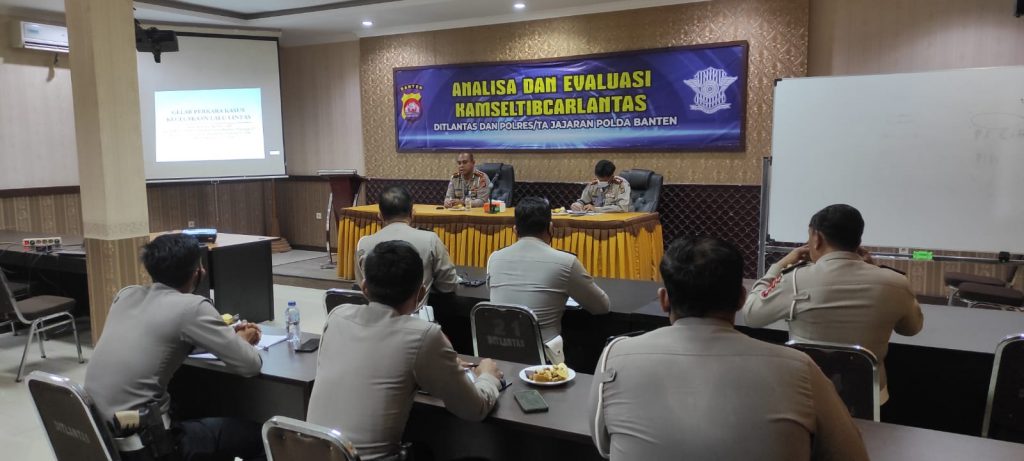 Gambar Tingkatkan Kompetensi, Wadirlantas Polda Banten Edukasi Penyidik Laka Lantas 27