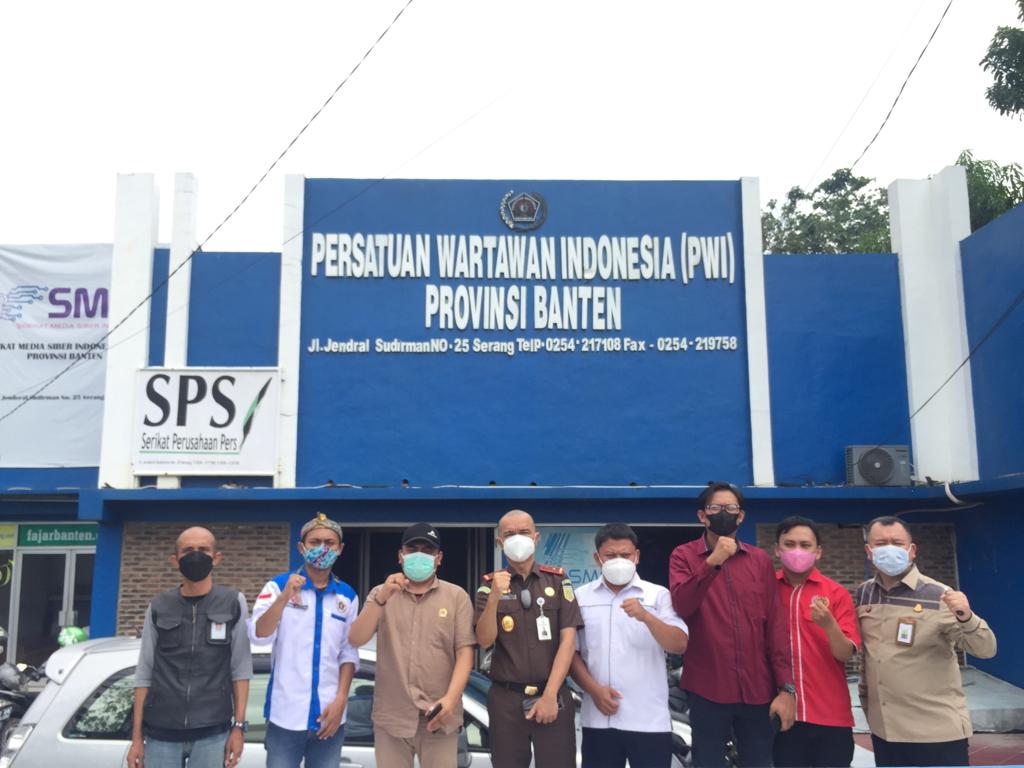 Gambar Kunjungi PWI Provinsi Banten, Kajati Banten : Pers Adalah Mitra 27