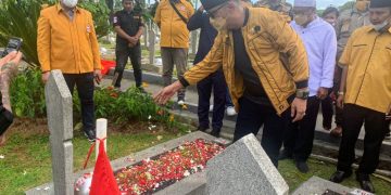 Gambar Tabur Bunga Di TMP Kalibata, Jimmy Sebut Soeharto adalah Pahlawan Nasional 1
