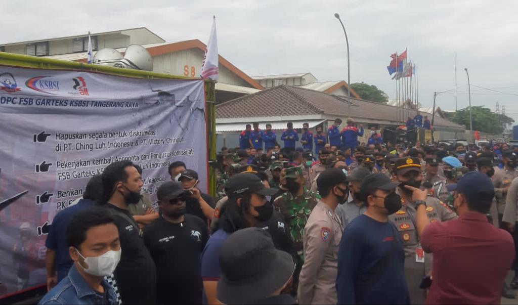 Gambar DPC FSB Garteks KSBSI Tangerang Raya Lakukan Unjuk Rasa di PT. Victory Chingluh Indonesia, Liat Apa yang Terjadi 27