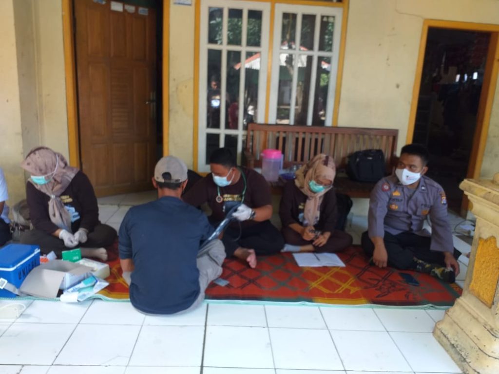 Gambar 100 Warga Desa Sawarna Timur, Ikuti Vaksinasi Team Drive Thru Polsek Bayah Polres Lebak 27