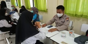 Gambar Team Drive Thru Polsek Bayah Polres Lebak Giat Laksanakan Vaksinasi Massal di SMKN 1 Bayah 1