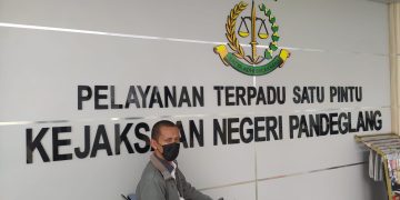 Gambar Nurjaya Ibo Resmi Laporkan Kepala Desa Di Cikeusik Atas Dugaan Korupsi, Kerugian Negara Ditaksir Sekitar 1 Milyar 1