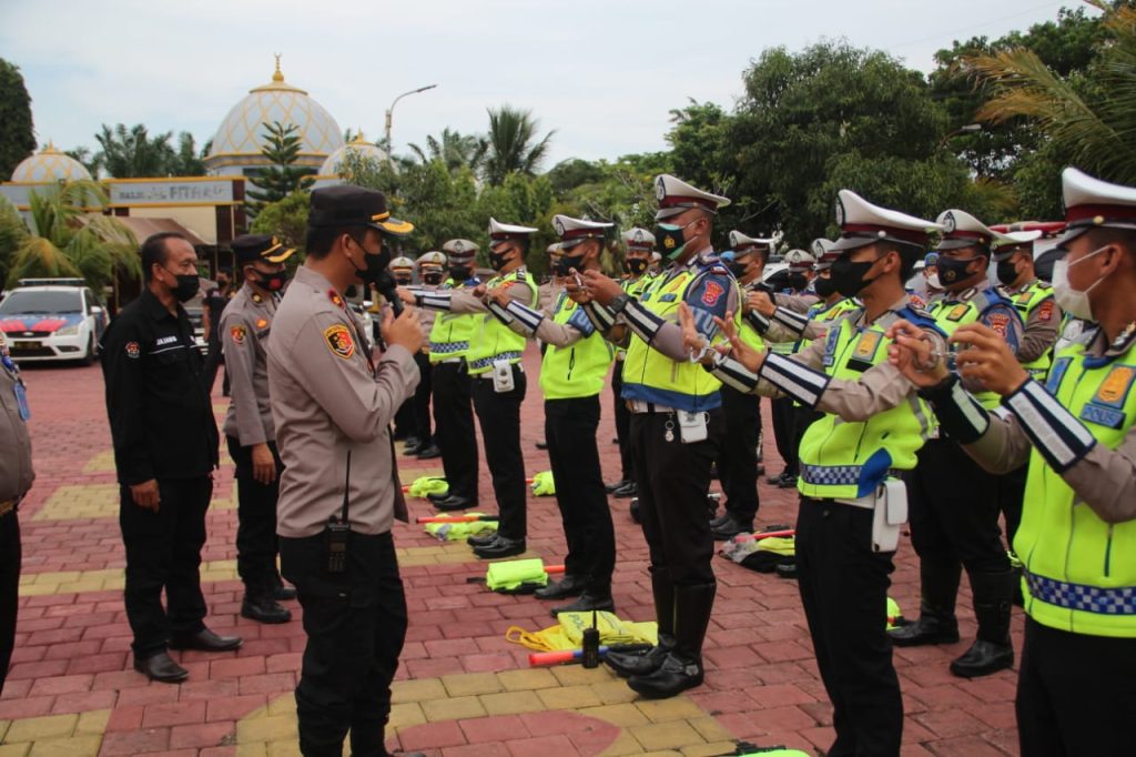 Dalam Rangka Nataru 2022, Waka Polres Lebak Polda Banten Cek Perlengkapan Dinas Anggota Satlantas 28 Gambar Dalam Rangka Nataru 2022, Waka Polres Lebak Polda Banten Cek Perlengkapan Dinas Anggota Satlantas 27