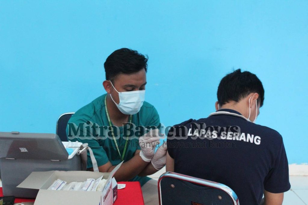 Gambar Lapas Serang Bekerjasama dengan Polres Kota Serang Gelar Vaksinasi Bagi Warga Binaan 27