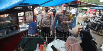 Gambar Wakapolres Lebak Pimpin Vaksinasi Mobile Polres Lebak Sasar PKL di Sepanjang Jalan R.T. Hardiwinangun 1