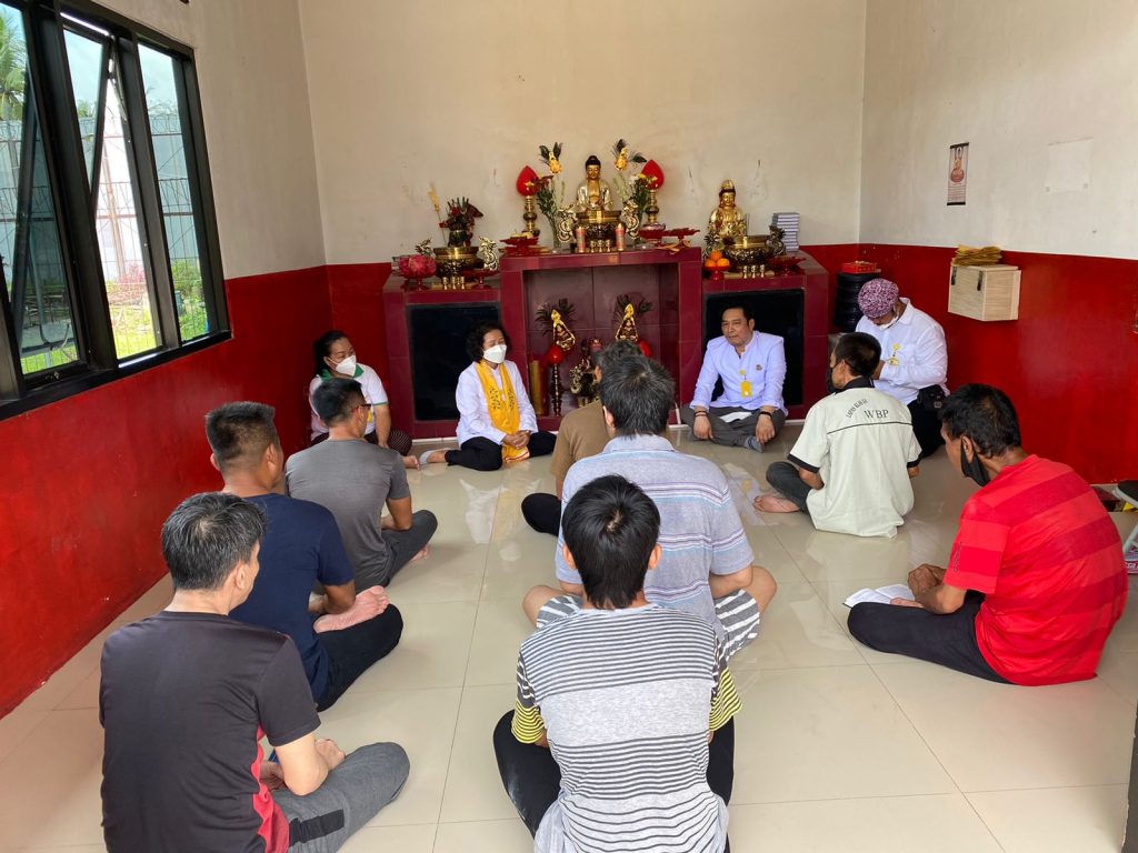 Wbp Budha Lapas Cilegon Beribadah Bersama Majelis Buddhayana Indonesia 28 Gambar WBP Budha Lapas Cilegon Beribadah Bersama Majelis Buddhayana Indonesia 27