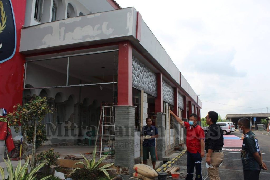 Gambar Sambangi Lapas Serang, Kadivpas Banten Tinjau Renovasi Ruang Pelayanan Publik 27