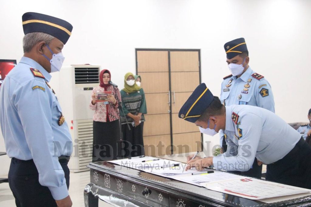 Gambar Dihadapan Kakanwil Kumham Banten, Kalapas Cilegon Laksanakan Deklarasi Janji Kinerja dan Perjanjian Kinerja Tahun 2022 27
