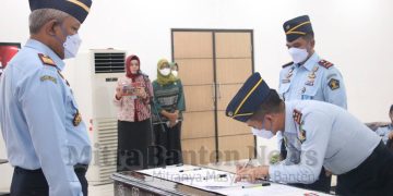 Gambar Dihadapan Kakanwil Kumham Banten, Kalapas Cilegon Laksanakan Deklarasi Janji Kinerja dan Perjanjian Kinerja Tahun 2022 1
