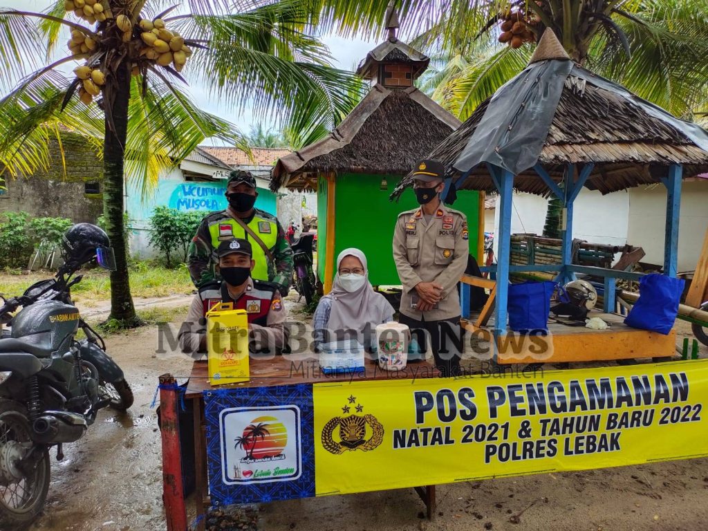 Gambar Kapolres Lebak Polda Banten, Cek Personil Pam Area Wisata Kelapa Warna dan Pasput di Kecamatan Cihara 27
