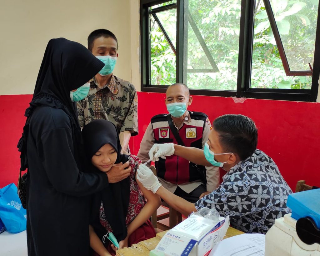 Gambar Polsek Panggarangan Polres Lebak, Giat Vaksinasi di SD Negeri -1 Lebak Pendey, Kecamatan Cihara 27
