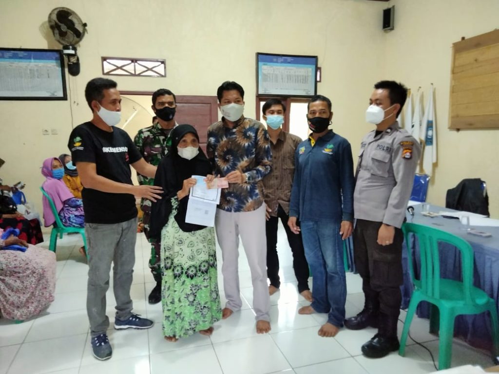 Gambar Pemerintah Desa Bayah Timur Pasilitasi PT. Pos Indonesia Salurkan BPNT 27