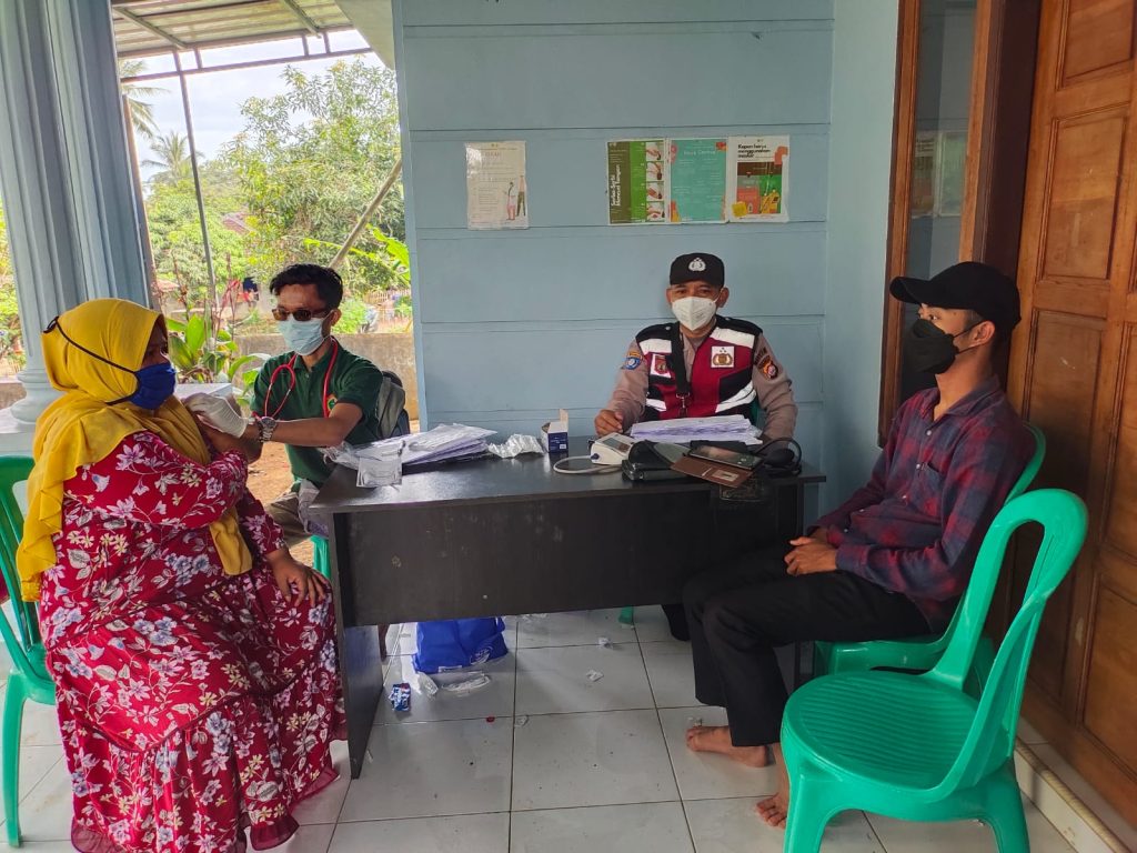 Gambar Pastikan Aman dan Kondusif, Polsek Panggaranagn Giat Monitoring BPST dan Vaksinasi di 3 Desa 27