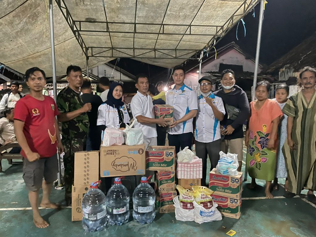Gambar Peduli Korban Banjir, KNPI Kota Serang Berikan Bantuan Sembako 27