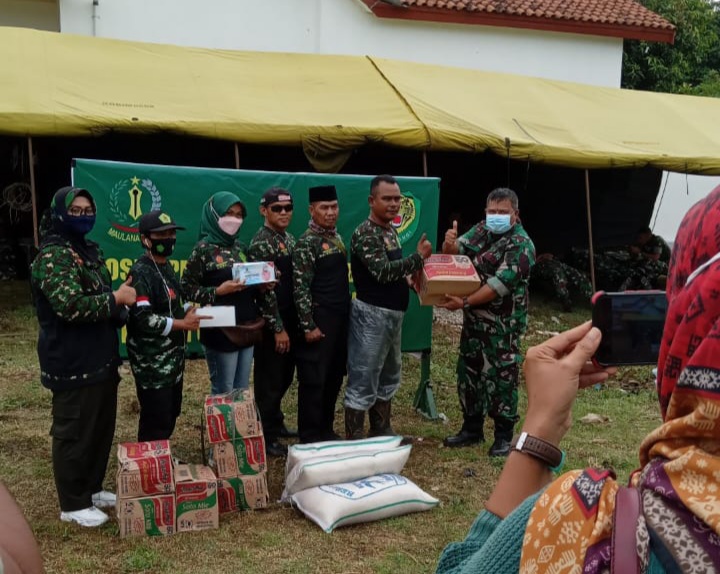 Gambar HIPAKAD DPD Banten Berikan Bantuan Sembako Untuk Korban Banjir di Kota Serang 27