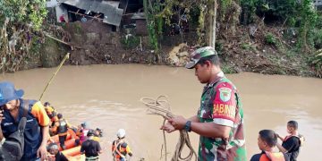 Gambar Korban Yang Hanyut Saat Banjir Ditemukan, Pencarian dan Evakuasi Dibantu Oleh Personel Koramil 0602-01/Kota Serang 1