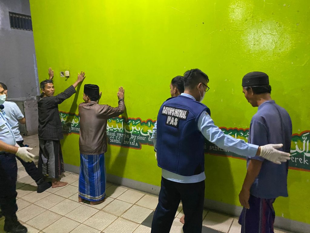 Gambar Komitmen Berantas Narkotika dan Tingkatkan Keamanan Lapas, Satops Patnal Kanwil Kemenkumham Banten dan Lapas Serang Gelar Sidak Gabungan 27