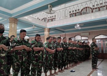 Gambar Prajurit TNI AL Banten Shalat Gaib, Belasungkawa dan Dukacita Untuk 2 Prajurit yang Gugur 33