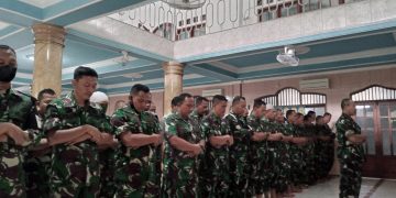 Gambar Prajurit TNI AL Banten Shalat Gaib, Belasungkawa dan Dukacita Untuk 2 Prajurit yang Gugur 36