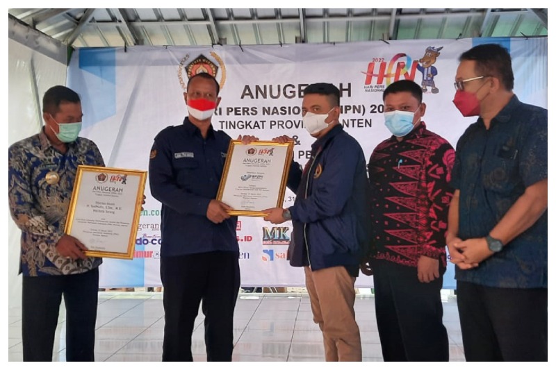 Gambar Konsisten Dorong Kemajuan Daerah, Kepala UPT BP2MI Wilayah Banten Terima Anugerah Penghargaan Tokoh Berpengaru 27