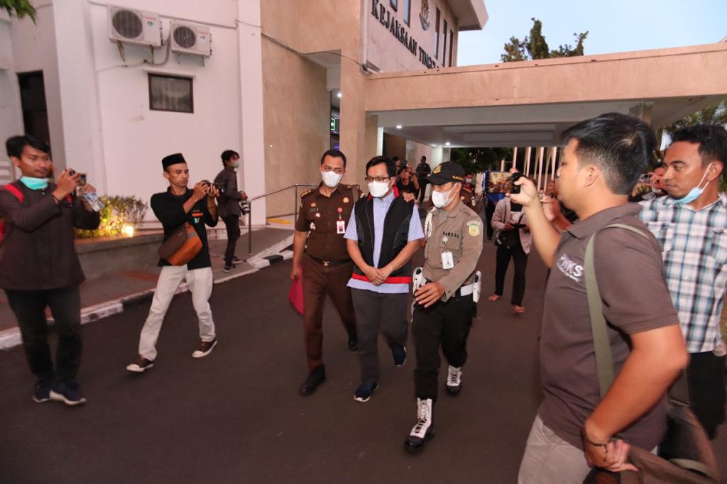 Gambar 4 Tersangka Ditahan Penyidik Kejati Banten Berkaitan Kasus Tipikor PT. Indopelita Aircraft Services 27