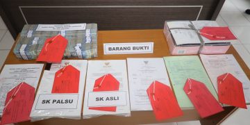 Gambar Polda Banten Berhasil Amankan 4 Tersangka Kasus Korupsi Pengadaan Lahan SPA Sampah di Serang 1