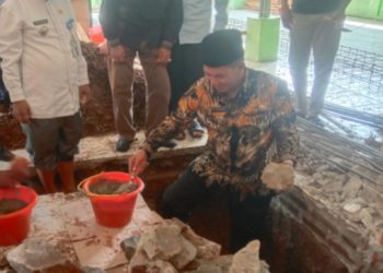 Gambar Walikota Serang Hadiri Peletakan Batu Pertama Pembangunan Masjid Baitul Muttaqin Banjarsari 29