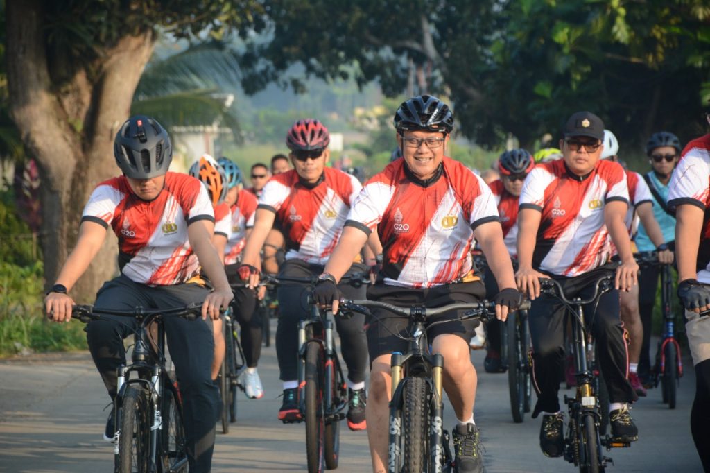 Gambar Sambut Hari Bhayangkara Ke-76, Polda Banten Gelar Sepeda Santai dan Senam Bersama 1