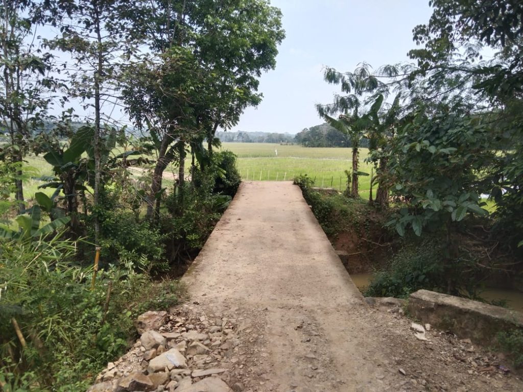 Gambar Jembatan Jadul di desa Simpang Tiga Milik Pemkab Pandeglang Belum ada Perbaikan 27