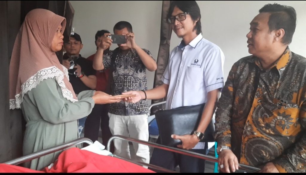 Gambar Hiswana Migas DPC Banten dan Pertamina Jenguk Korban Letupan Gas di Lebak 27