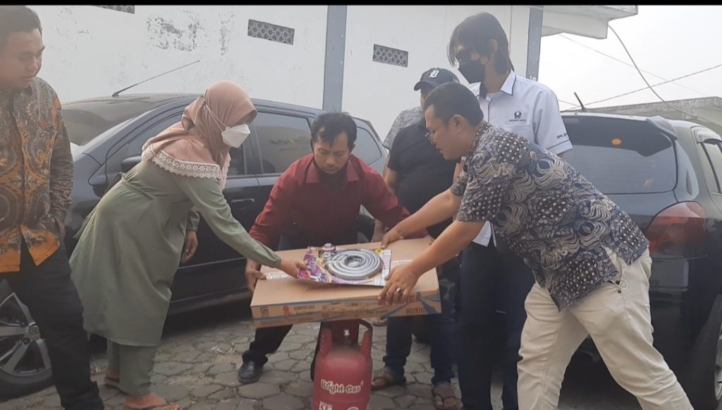 Gambar Hiswana Migas DPC Banten dan Pertamina Jenguk Korban Letupan Gas di Lebak 29
