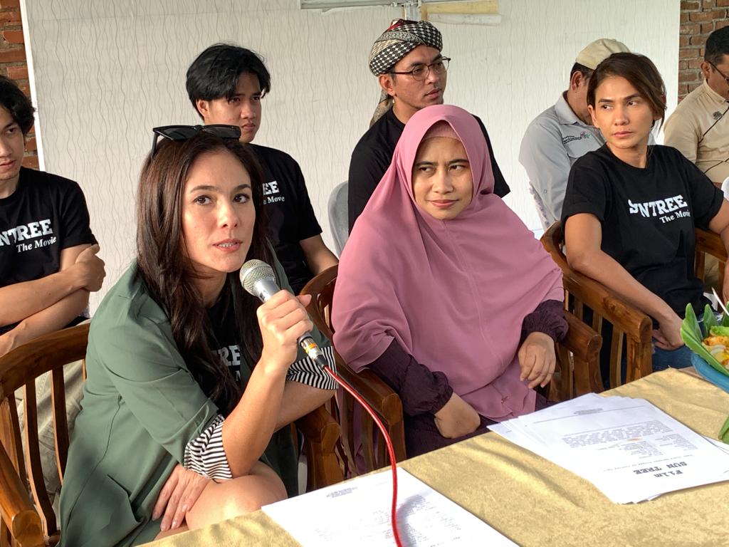 Gelar Syukuran, Film Religi Suntree Mulai Syuting 28 Gambar Gelar Syukuran, Film Religi Suntree Mulai Syuting 27