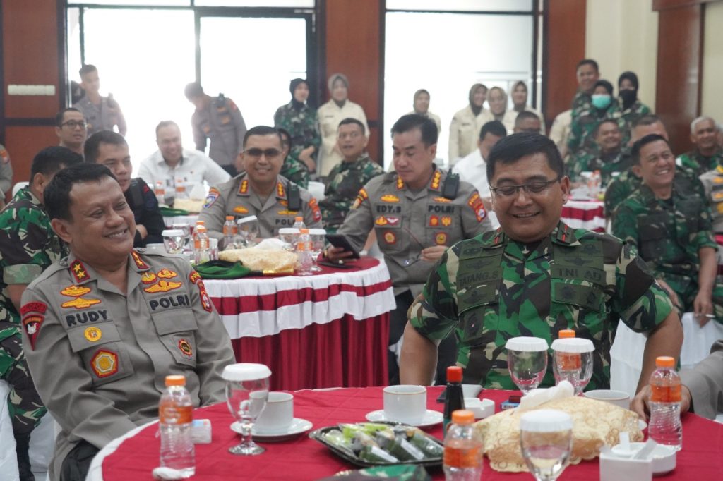 Gambar Sinegritas TNI-Polri Danrem 064/MY Di Kunjungi Kapolda Banten 27