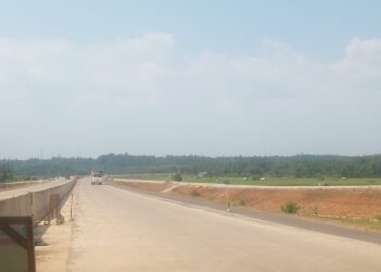 Pelaku Ekonomi Akan di Permudah Pasca Selesainya Konstruksi Tol Seksi Tiga oleh PT Sino Road and Bridge Group 77 Pelaku Ekonomi Akan di Permudah Pasca Selesainya Konstruksi Tol Seksi Tiga oleh PT Sino Road and Bridge Group