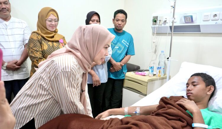 Bupati Serang Kunjungi Rumah Korban Ambrol di Ciruas, Satu Warga Meninggal Dunia